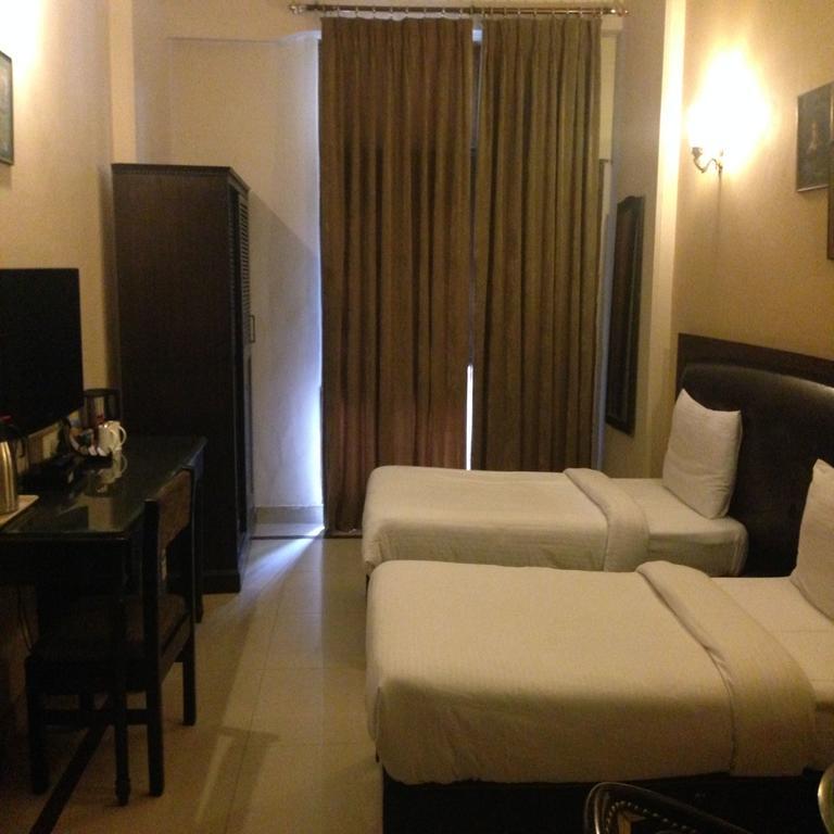 Hotel Fabexpress Lloyd House New Delhi
